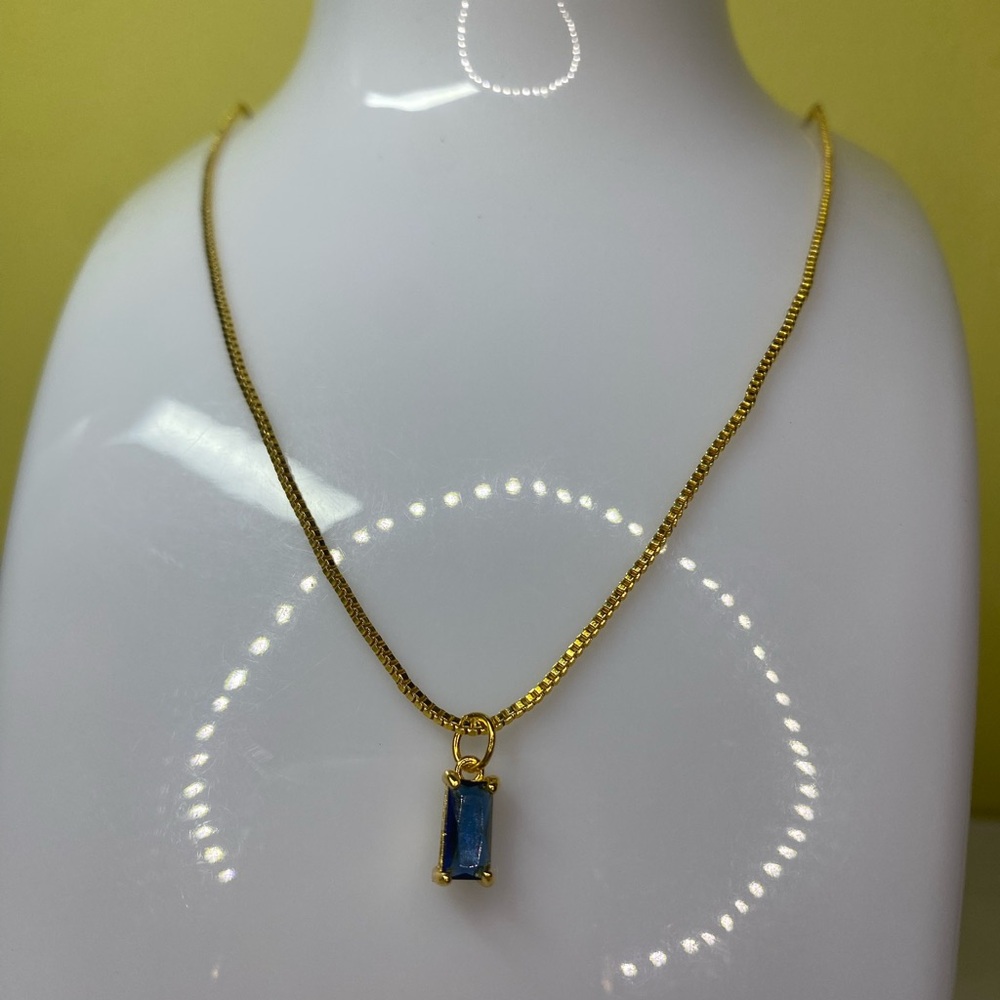 Elegant Gold Necklace with Blue Pendant
